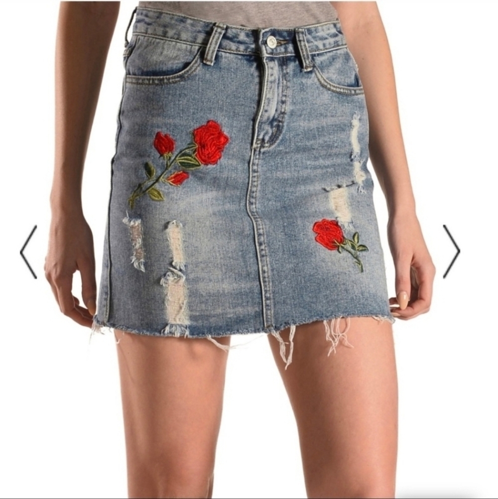 Sadie & Sage Embroidered Distressed Raw Hem Denim Midi Skirt M Boho Festival
